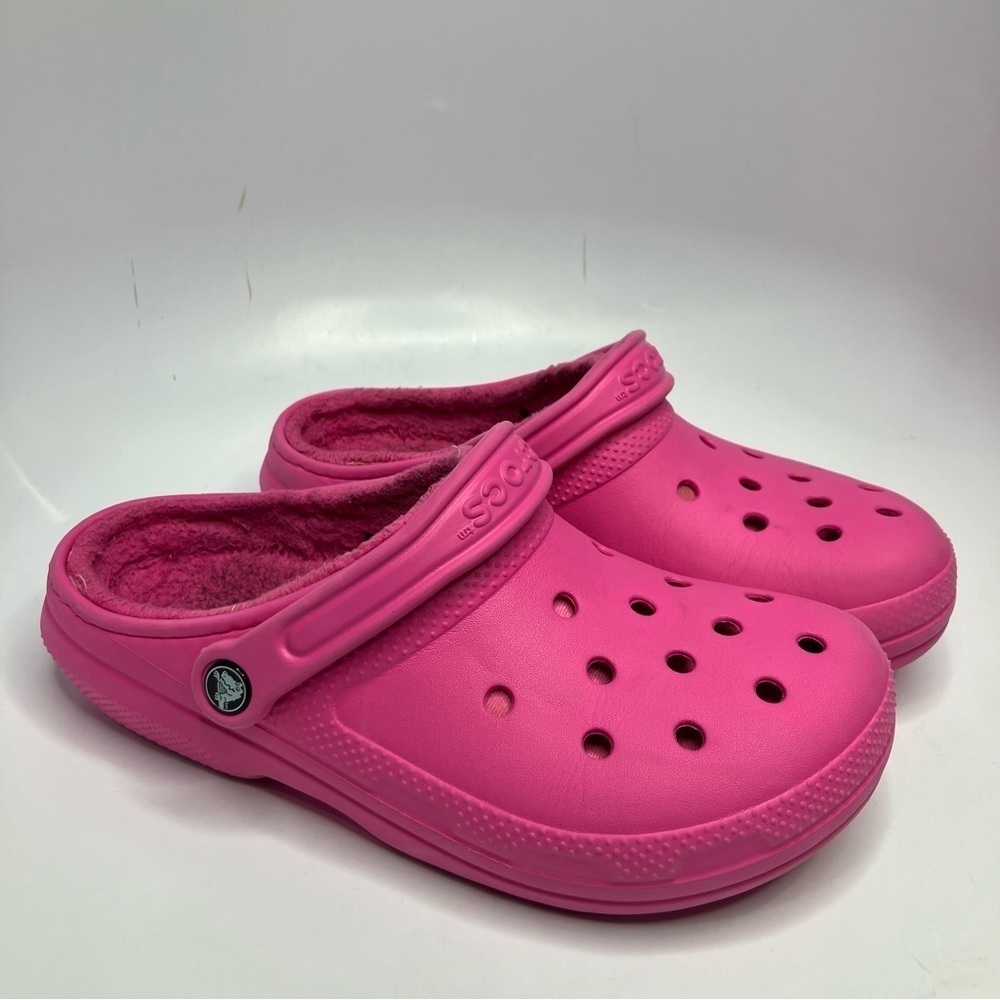Crocs hot pink lined‎ clogs unisex sizing